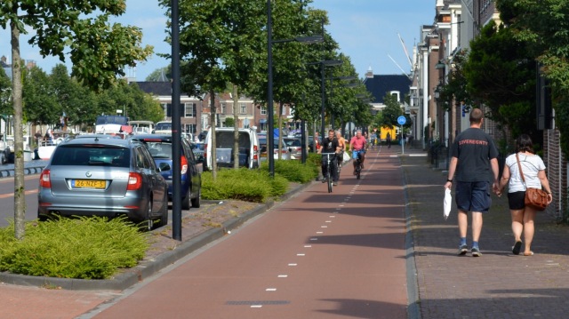 Bi-directional cycleway Assen